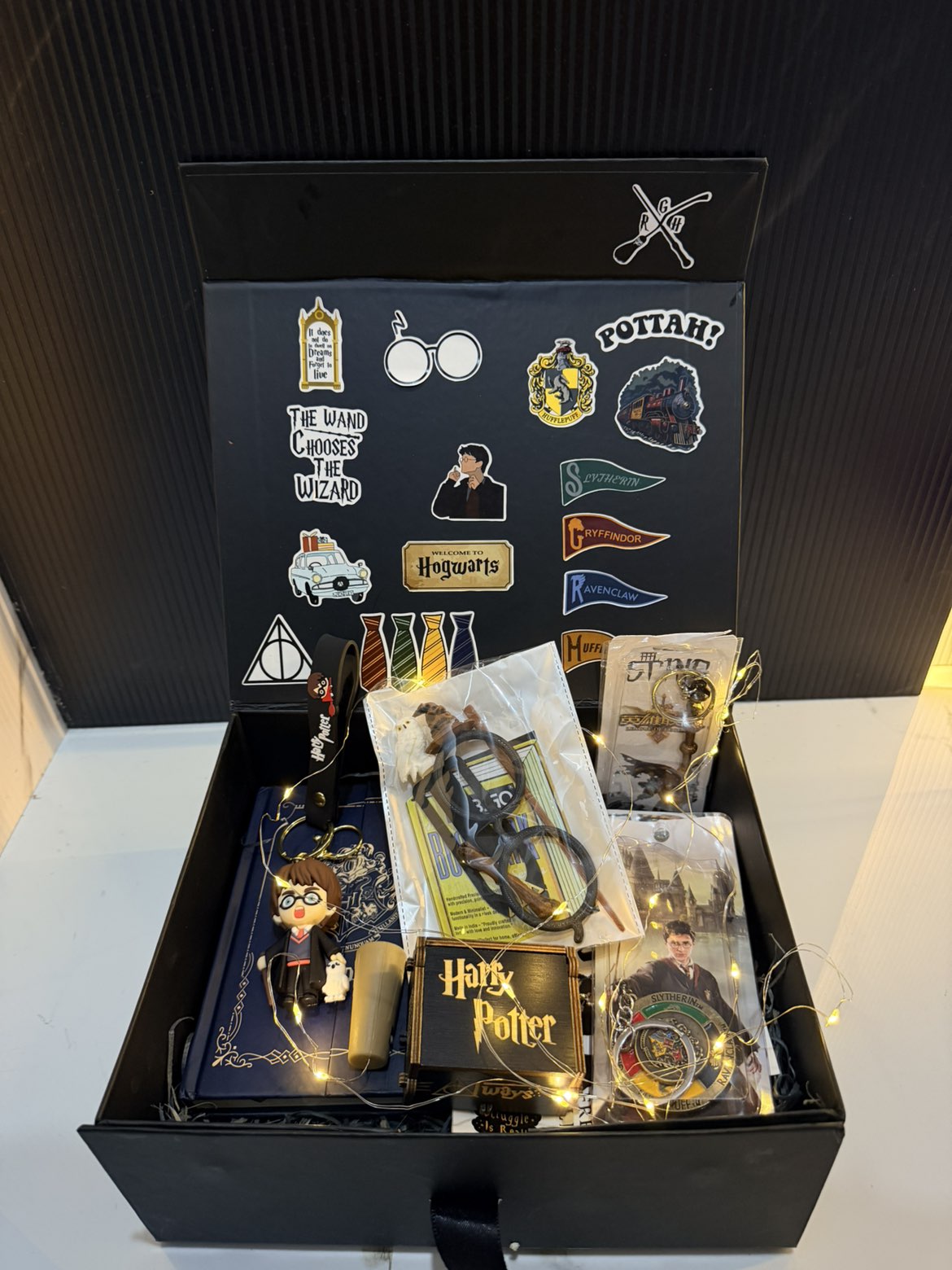 Blue hamper